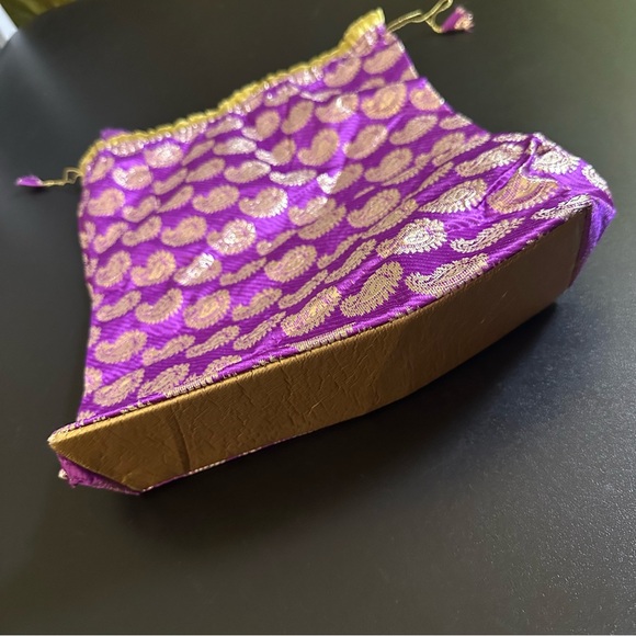 ⭐️ Purple and Gold Drawstring Bag - Picture 7 of 9